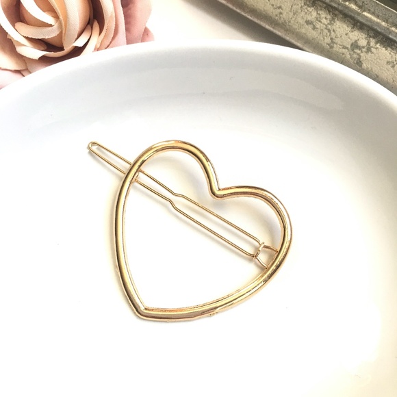 Accessories - NWT Heart Fashion Hair Clip